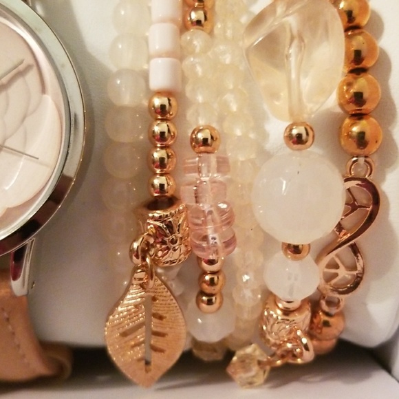 New Aeropostale rose pink watch with bracelets set - Picture 3 of 5